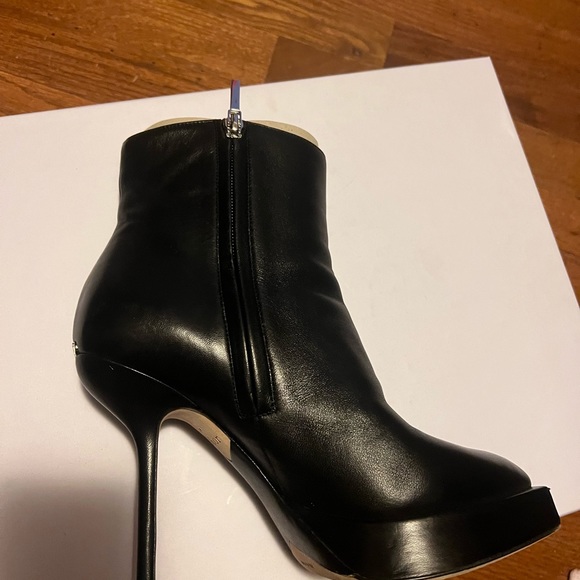 Authentic Dior booties. - Picture 8 of 8